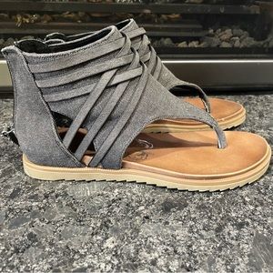 Size 8.5 Grey Sandals
